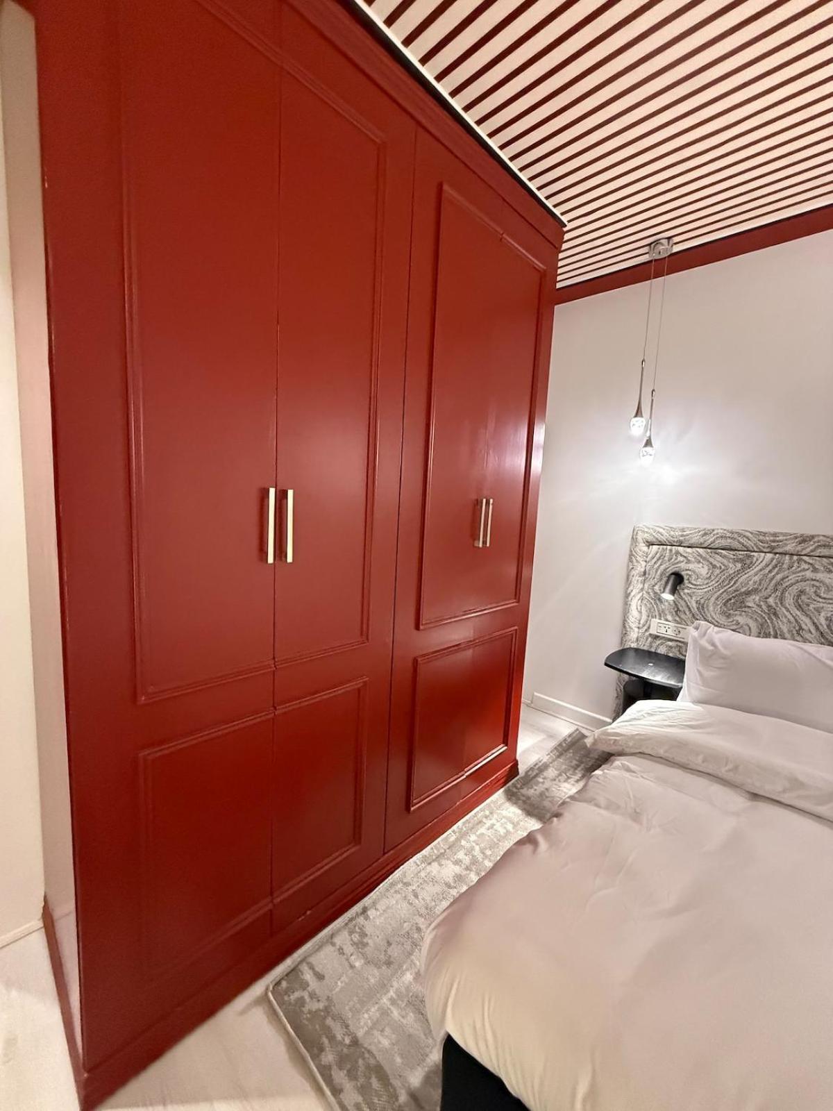 Modern 1 - Bedroom In Zamalek Visits Allowed - 8b Apartment *